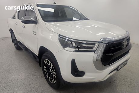 White 2021 Toyota Hilux Double Cab Pick Up Sr5 (4X4)
