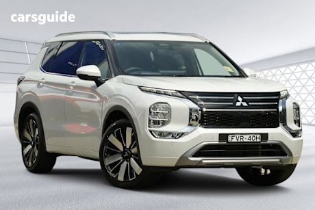 White 2025 Mitsubishi Outlander Wagon Exceed 5 Seat (Awd)