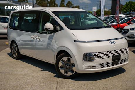 White 2022 Hyundai Staria Wagon