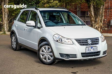 White 2013 Suzuki SX4 Hatchback Crossover Navigator
