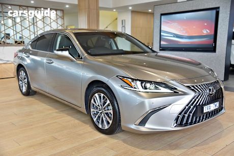Silver 2024 Lexus ES250 Sedan Luxury