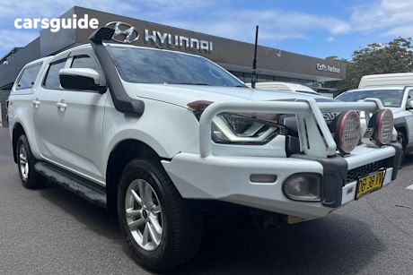 White 2021 Isuzu D-MAX Crew Cab Utility Ls-M (4X4)