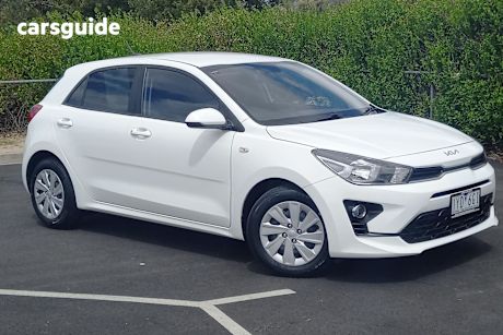 White 2023 Kia RIO Hatchback S