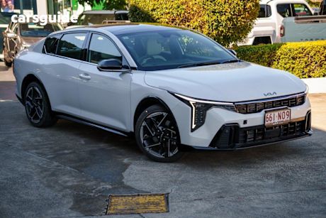 White 2025 Kia K4 Sedan Gt-Line