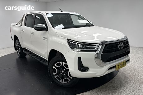 White 2020 Toyota Hilux Double Cab Pick Up Sr5 (4X4)