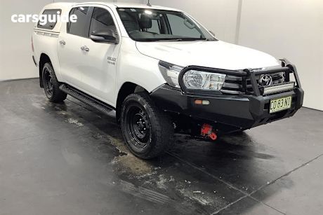 White 2017 Toyota Hilux Dual Cab Utility Sr (4X4)