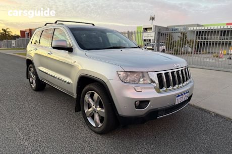 Silver 2013 Jeep Grand Cherokee Wagon Limited (4X4)