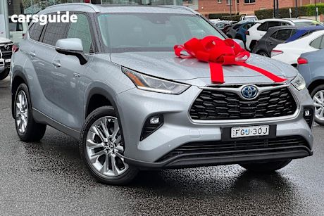 Silver 2023 Toyota Kluger Wagon Grande Hybrid Awd