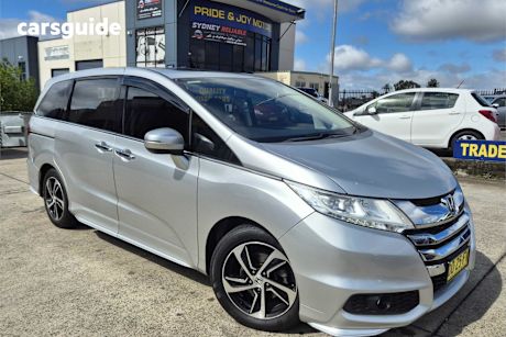 Silver 2015 Honda Odyssey Wagon Vti-L