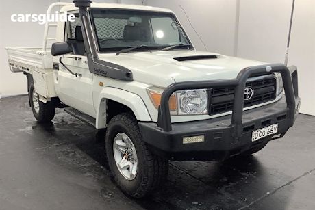White 2015 Toyota Landcruiser Cab Chassis Gx (4X4)