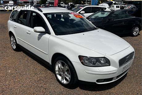 White 2006 Volvo V50 Wagon T5 Awd