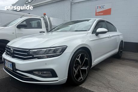 White 2021 Volkswagen Passat Sedan 140Tsi Proline