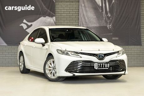 White 2018 Toyota Camry Sedan Ascent (Hybrid)