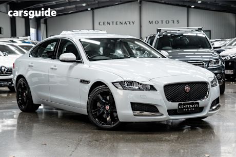 White 2016 Jaguar XF Sedan 20D Prestige