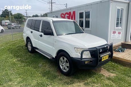 White 2011 Mitsubishi Pajero SUV GL