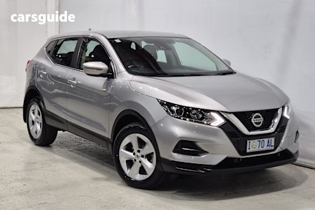 Silver 2018 Nissan Qashqai Wagon St