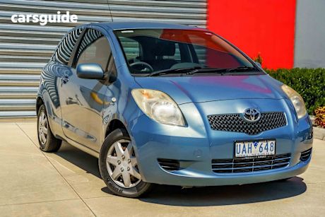 Blue 2005 Toyota Yaris Hatchback Yr