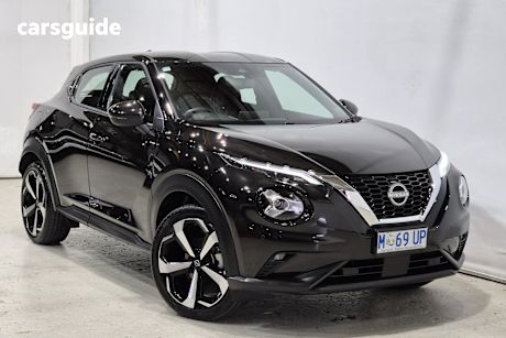 Black 2023 Nissan Juke Hatchback St-L