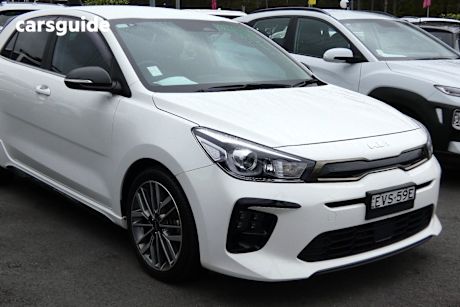 White 2023 Kia RIO Hatchback Gt-Line