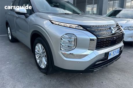 Silver 2023 Mitsubishi Outlander Wagon Es 7 Seat (2Wd)