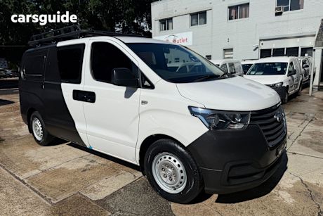 White 2018 Hyundai Iload Crew Van Crew 6S Liftback