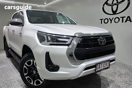White 2022 Toyota Hilux Double Cab Pick Up Sr5 (4X4)