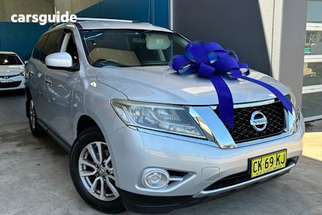 Silver 2015 Nissan Pathfinder Wagon St (4X4)