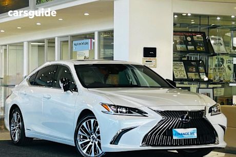 White 2020 Lexus ES300H Sedan Luxury (Hybrid)