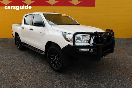 White 2018 Toyota Hilux Dual Cab Chassis Sr (4X4)