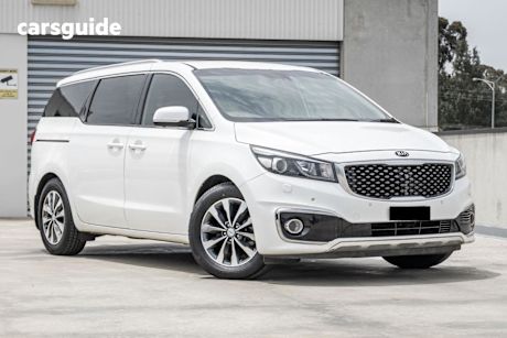 White 2017 Kia Carnival Wagon Platinum