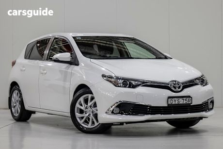 White 2018 Toyota Corolla Hatchback Ascent Sport