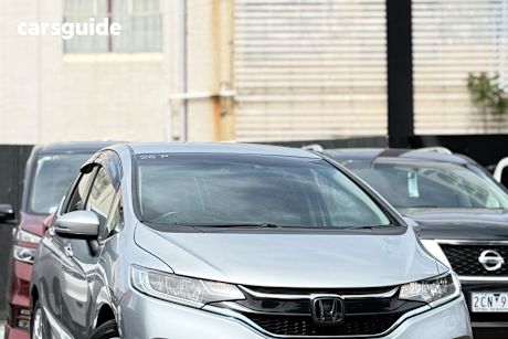 Silver 2017 Honda Fit Hatch (HYBRID) GP5-H