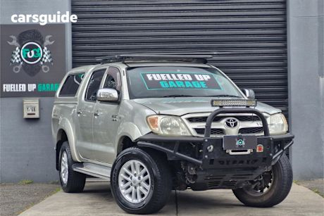 Silver 2005 Toyota Hilux Dual Cab Pick-up Sr5 (4X4)
