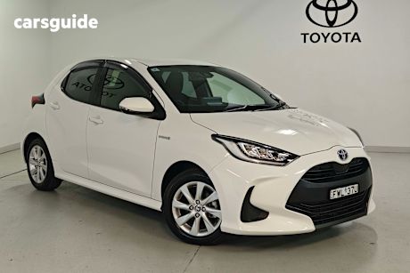 White 2022 Toyota Yaris Hatchback Sx Hybrid