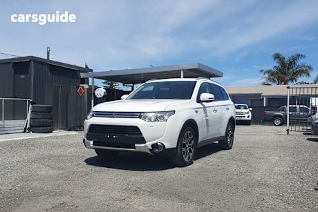 White 2015 Mitsubishi Outlander Wagon Aspire Phev Hybrid