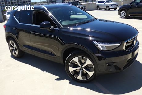 Black 2022 Volvo XC40 Wagon Plus B4 Mhev