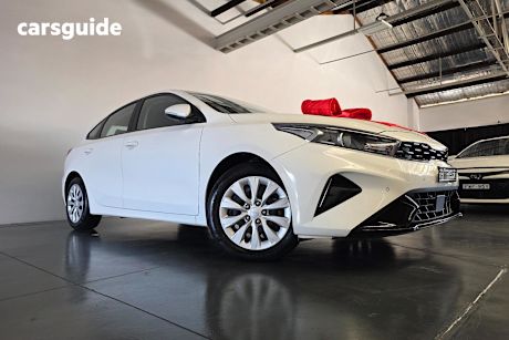 White 2023 Kia Cerato Hatchback S