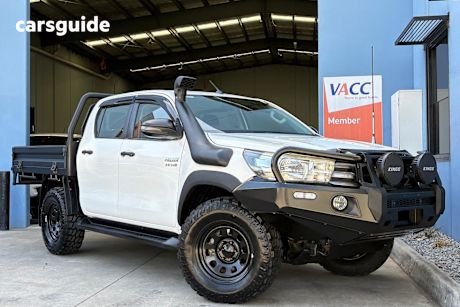 White 2018 Toyota Hilux Double Cab Chassis Sr (4X4)