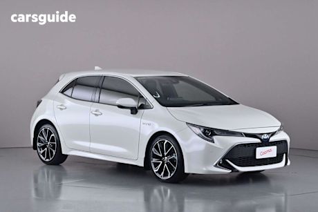 White 2020 Toyota Corolla Hatchback Zr (Hybrid)