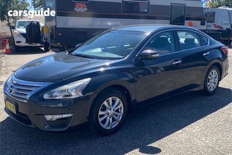 Blue 2014 Nissan Altima Sedan St