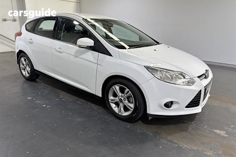 White 2014 Ford Focus Hatchback Trend