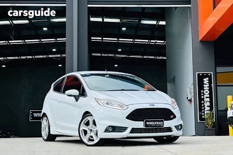 White 2013 Ford Fiesta Hatchback St