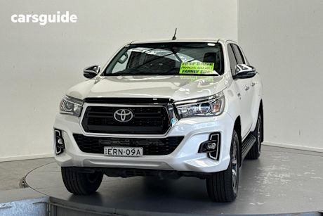 White 2019 Toyota Hilux Double Cab Pick Up Sr5 (4X4)