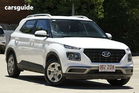 White 2019 Hyundai Venue Wagon Go