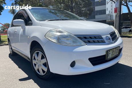 White 2007 Nissan Tiida Hatchback St-L