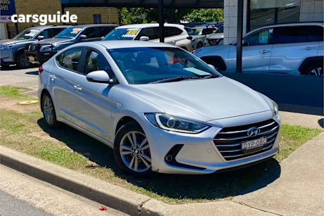 Silver 2017 Hyundai Elantra Sedan Active 2.0 Mpi