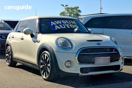 White 2017 Mini Cooper Hatchback S 5D Hatch