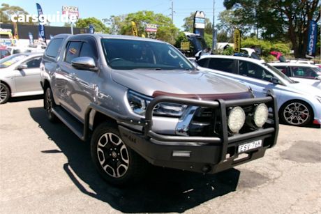 Silver 2022 Toyota Hilux Double Cab Pick Up Sr5 + Premium Interior (4X4)
