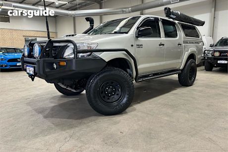 Silver 2014 Toyota Hilux Dual Cab Pick-up Sr (4X4)