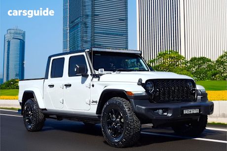 White 2021 Jeep Gladiator Dual Cab Utility Night Eagle (4X4)